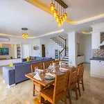 Villa Karmen *